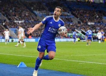 Carrick chiến lược hay Boro đánh bại Leicester City