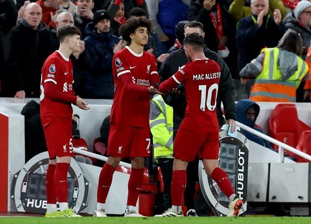 Liverpool vững vàng khẳng định mình ở ngôi đầu