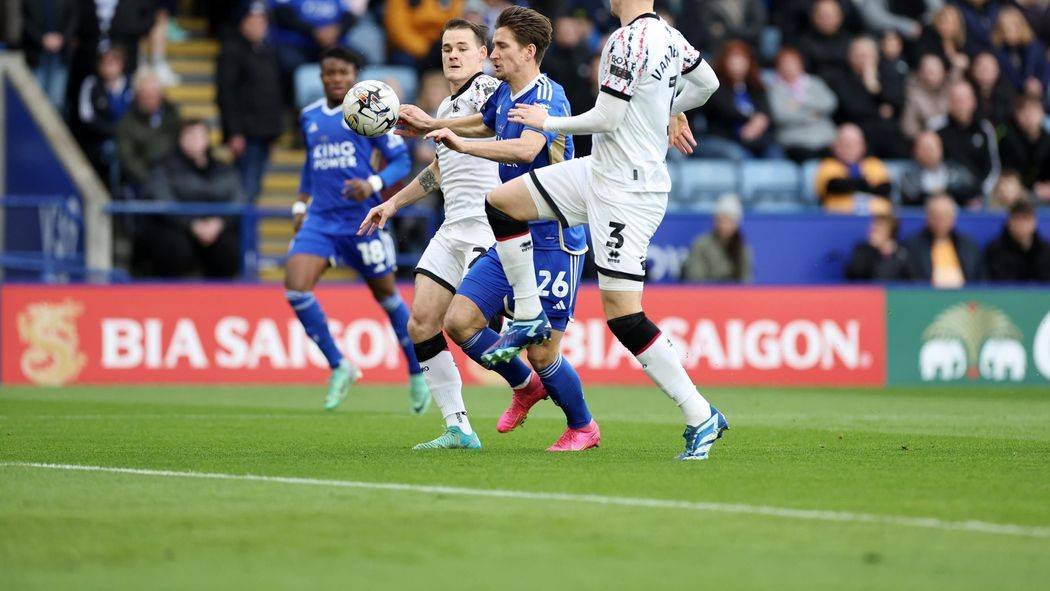 Carrick chiến lược hay Boro đánh bại Leicester City 