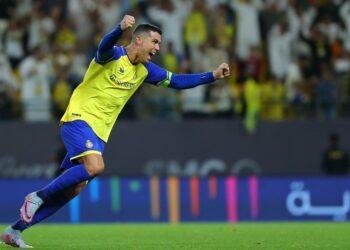 Ronaldo bị án phạt vì không tôn trọng người hâm mộ