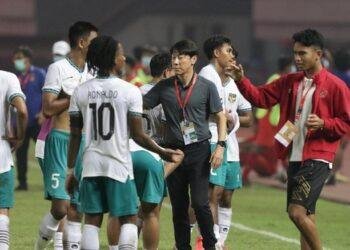 Indonesia giao hữu với Trung Quốc trước AFF Cup